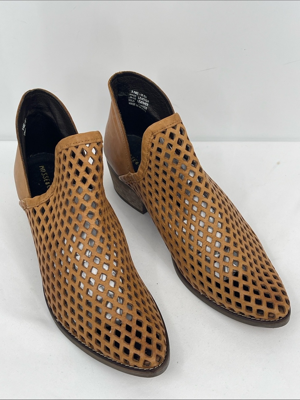 Musse & Cloud Tan Perforated LEATHER Ankle Booties WOMENS SIZE 9